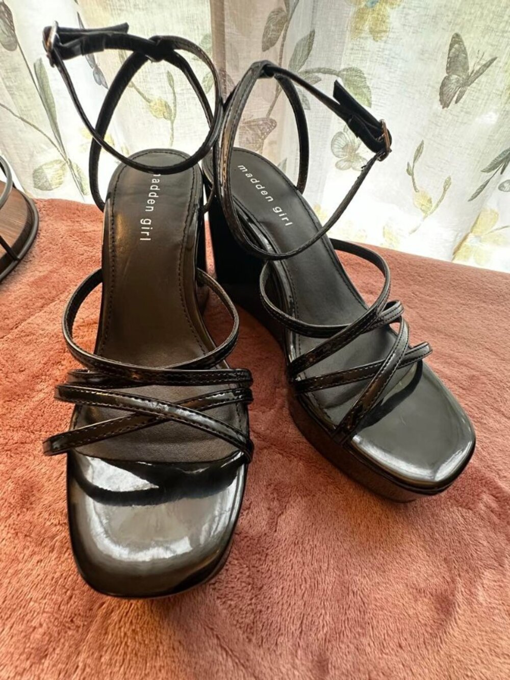 Madden Girl Black Patent Platform Wedges Size 10 NWOT Y2K 90s